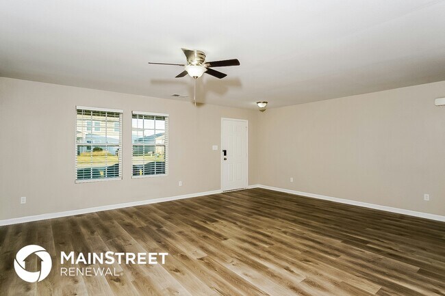 Foto del edificio - 15241 Tyler Mill Dr