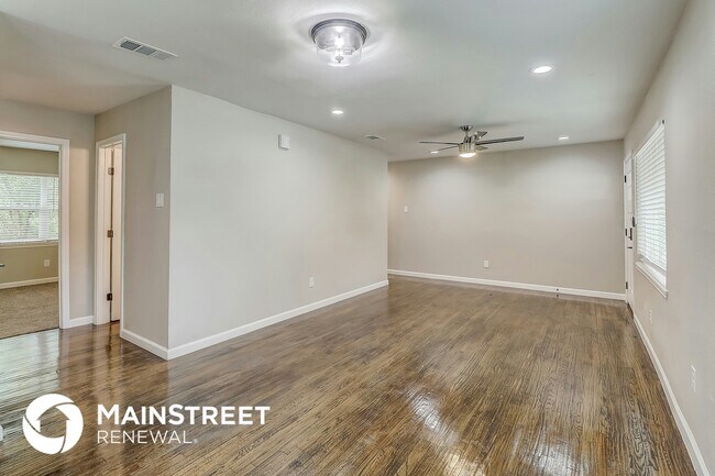 Building Photo - 10130 Eastwood Dr