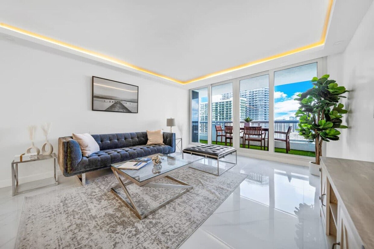 Foto principal - 1717 N Bayshore Dr