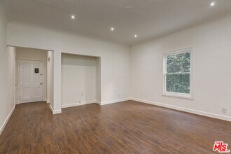 Building Photo - 7229 Willoughby Ave