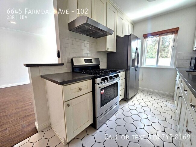 Foto del edificio - 6645 Farmdale Ave