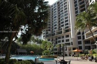Building Photo - 540 Brickell Key Dr