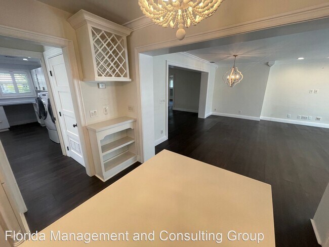 Foto del edificio - 3 br, 2 bath House - 2533 NE 21st Terrace,