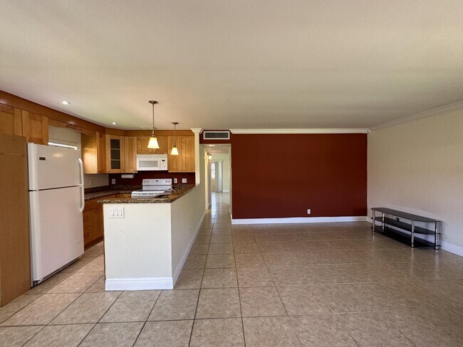 Building Photo - 45 Seville Dr