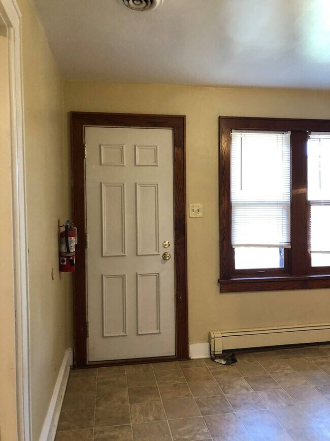 Foto del edificio - 1213 E Saveland Ave