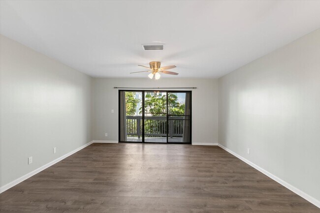Building Photo - Spacious 3 Bedroom Townhome Available Now!