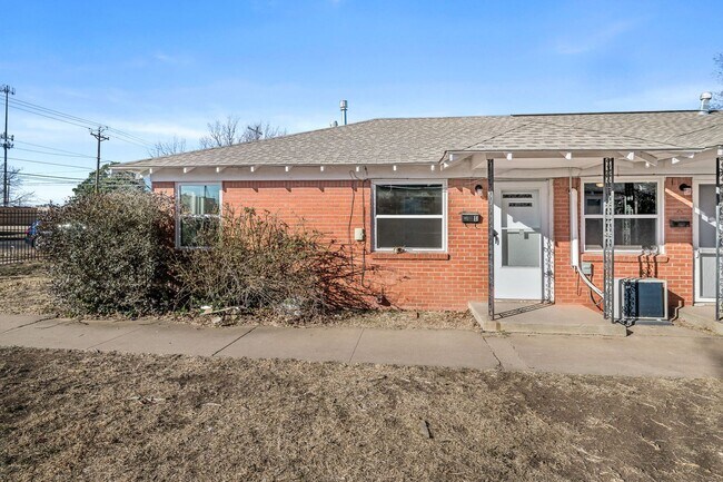 Building Photo - 2306 SW 8th Ave