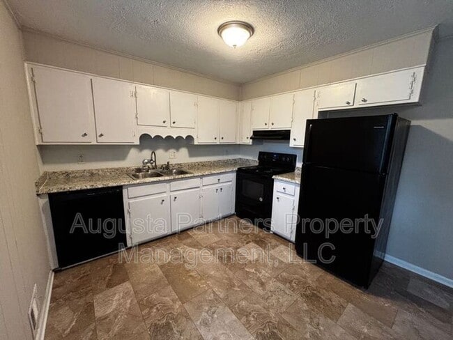 Building Photo - 2204 Sandra Ct