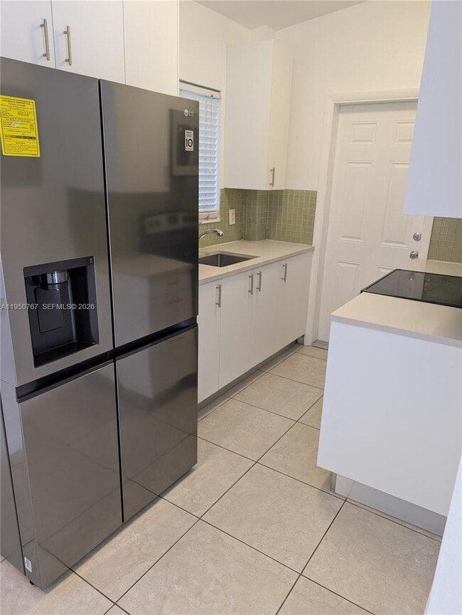 Building Photo - 1585 NE 125th St