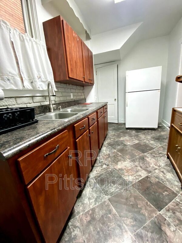 Building Photo - 2721 Pyramid Ave