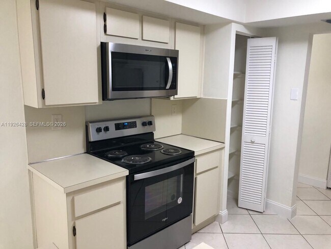 Foto del edificio - 9044 SW 112th Ct