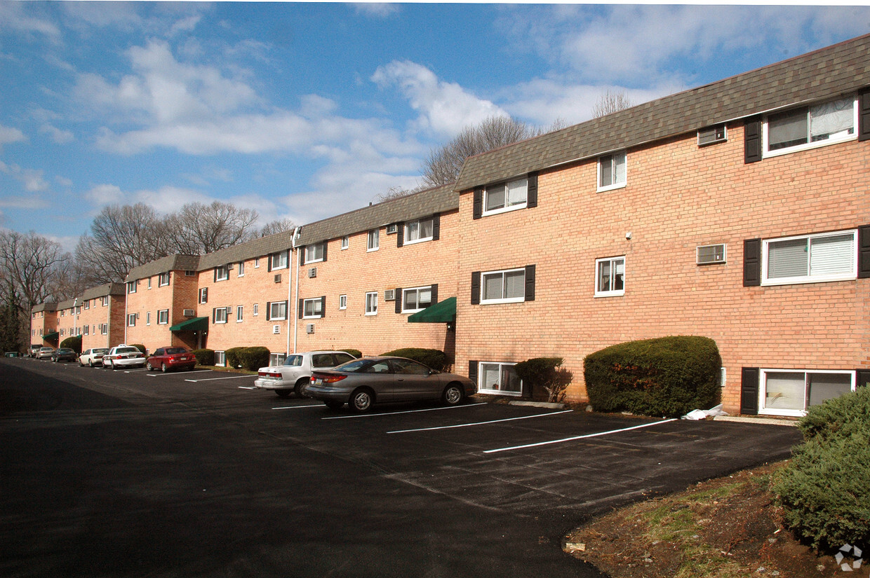 Primary Photo - Landon Court Apartments in Lansdowne, PA