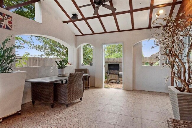 Building Photo - 2713 Crownover St