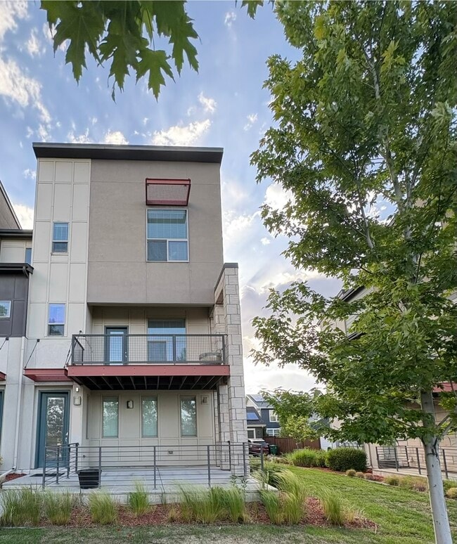 Building Photo - 4971 Valentia St