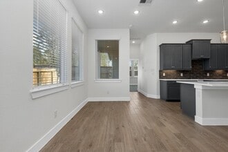 Building Photo - 120 Red Cascade Trl