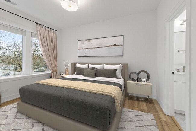 Building Photo - Renovated 2 bed 2 bath Apartment in the heart of Logan Square