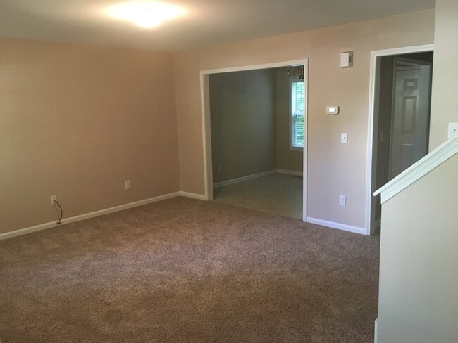 Building Photo - 2401 Laurel Falls Ln