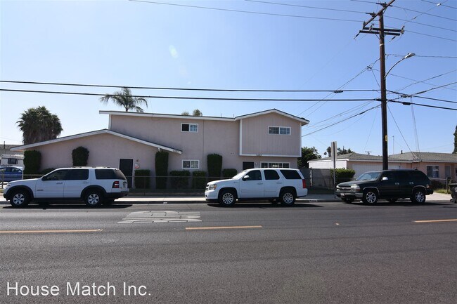 Building Photo - 2 br, 1.5 bath House - Newly Renovated 2 b...