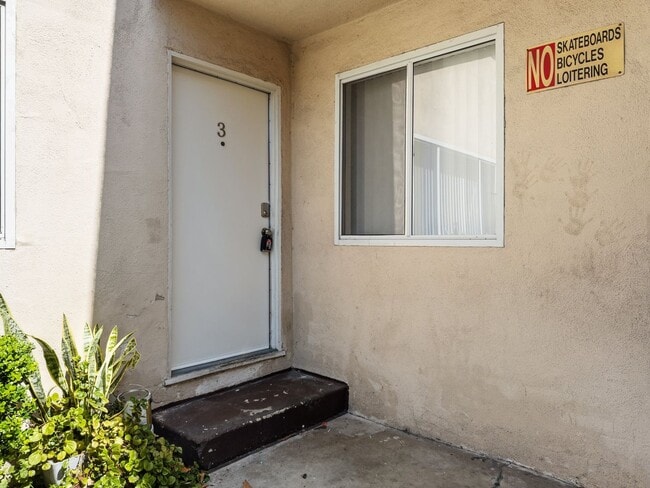 Building Photo - 4533 Pickford St