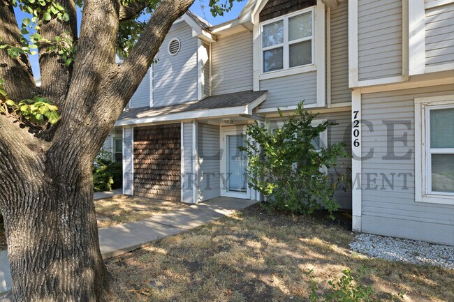 Foto del edificio - 7206-3 West Douglas Avenue