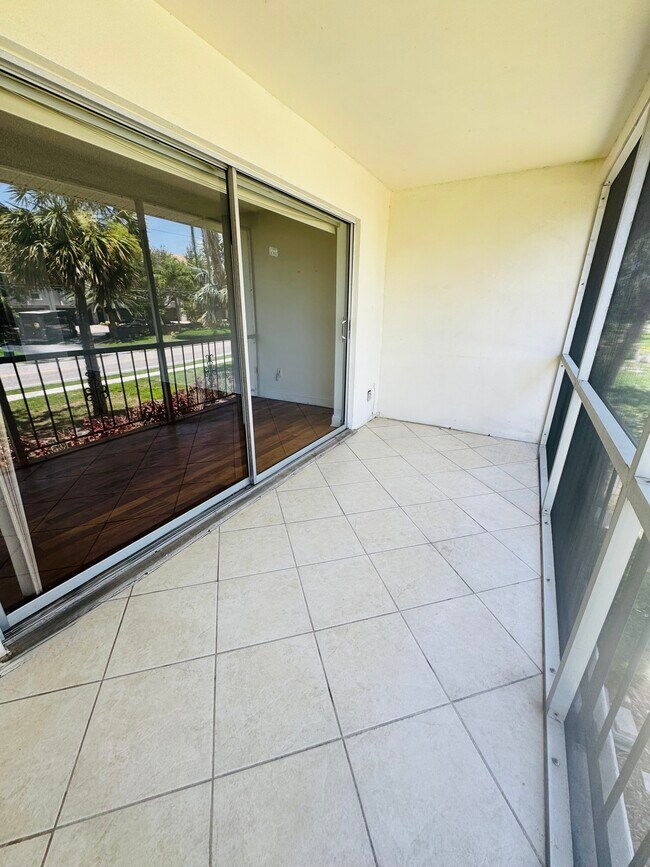 Building Photo - 4500 Overlook Dr NE