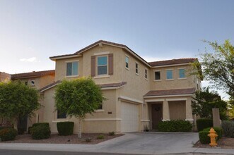 Building Photo - 1462 E Goldcrest St