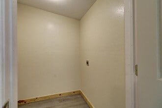 Building Photo - 907 Laredo St