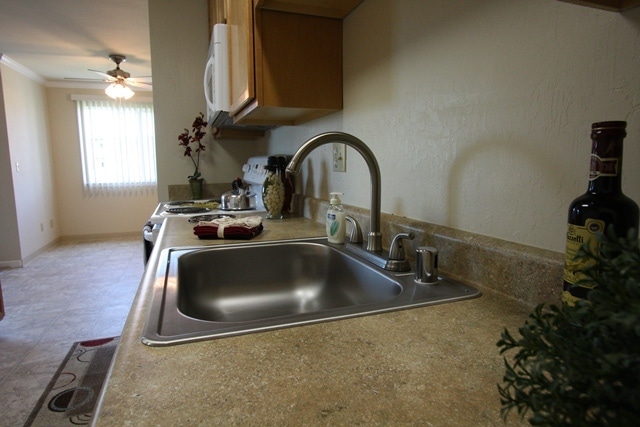 Building Photo - Chateau Manor Apartments