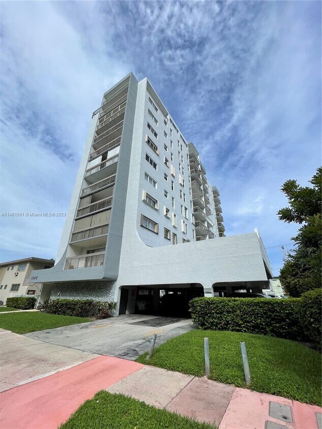 Foto principal - 1345 West Ave