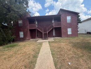 Building Photo - 2407 Bandera Dr