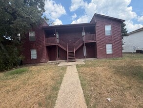 Building Photo - 2407 Bandera Dr