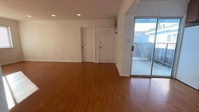 Foto del edificio - 524 Sanders Ave