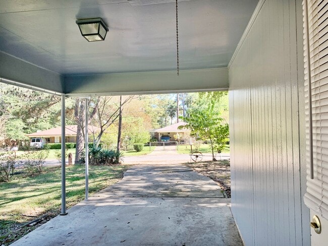 Building Photo - 8006 Hobbs Dr