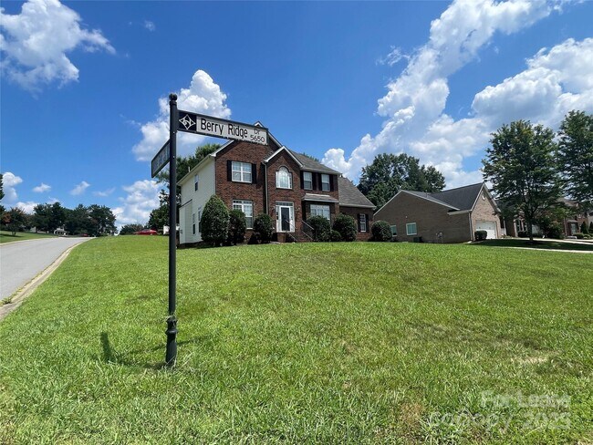 Building Photo - 5650 Berry Ridge Dr