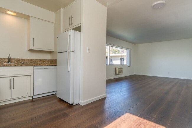 Foto del edificio - 4653 Fulton Ave