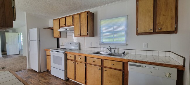 Building Photo - Ready to Move in