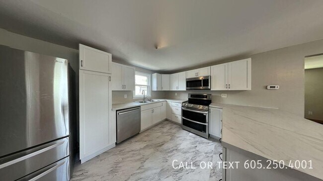 Building Photo - Stunning 2-Bedroom, 2-Bathroom Home