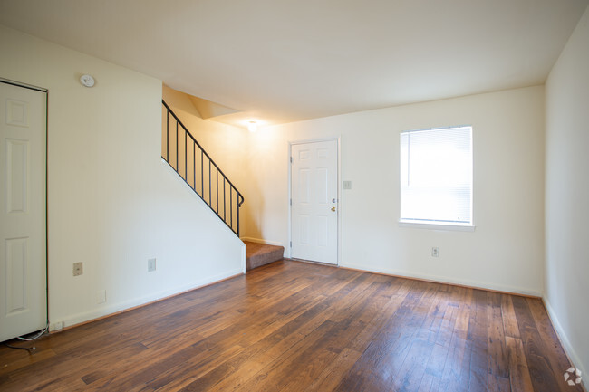 2BR, 1BA - Highland Woods