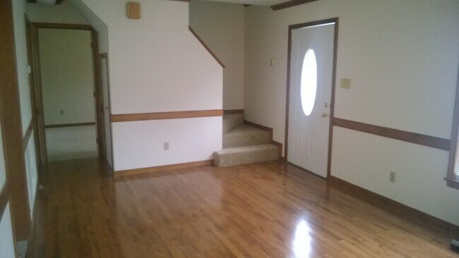 Building Photo - 3620 Mineola Dr