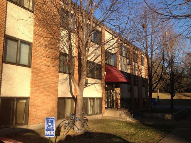 Building Photo - 744 Polk St NE