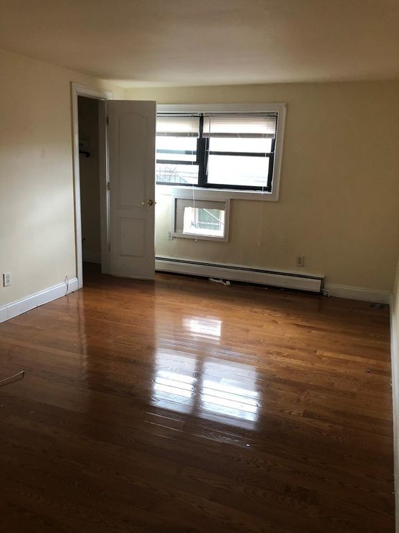 Primary Photo - 147 36th St