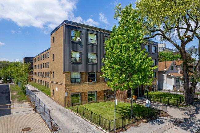 Photo du bâtiment - 80 Guestville Ave