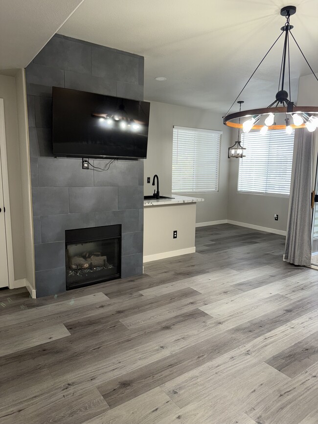 Building Photo - 9050 W Warm Springs Rd