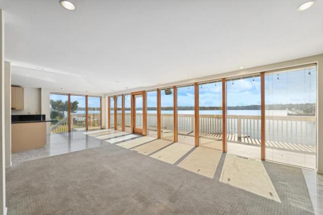 Building Photo - 4 bedroom in Seattle WA 98040