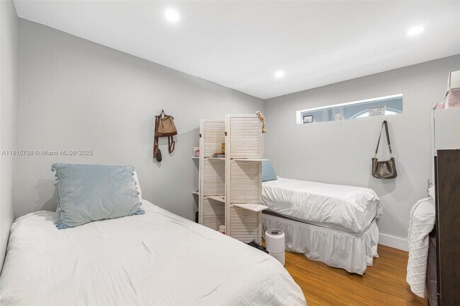 Foto del edificio - 1651 SW 13th Ave