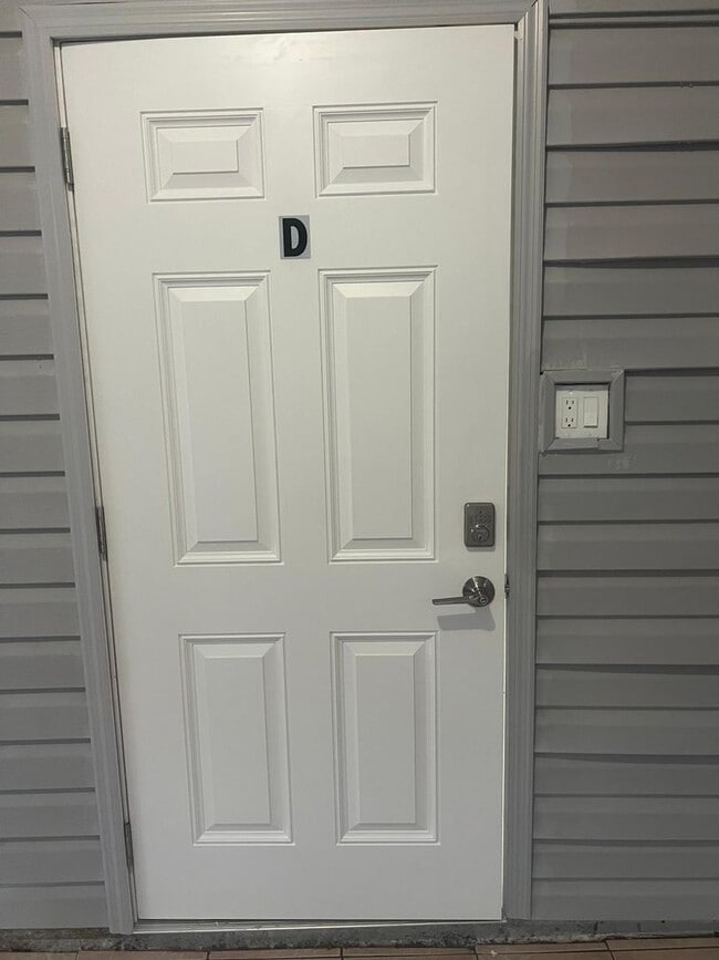 Foto del edificio - 128 Eucalyptus Ct