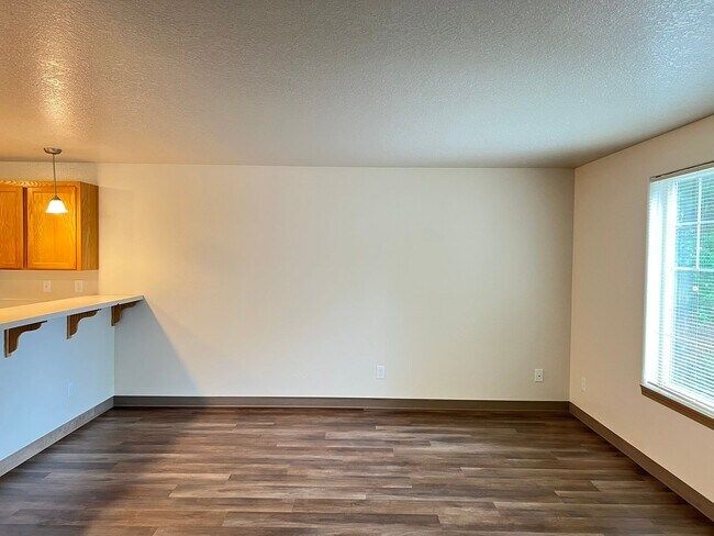 Building Photo - 3Bd/1.5Ba Two Story House - Available Soon!