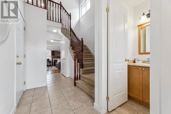 Building Photo - 560 Falconridge Dr