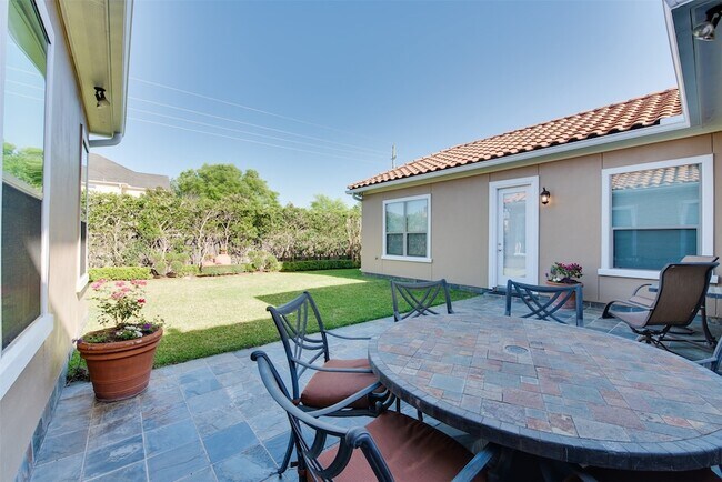 Building Photo - 2011 Flower Garden Ln
