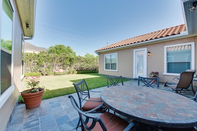 Foto del edificio - 2011 Flower Garden Ln